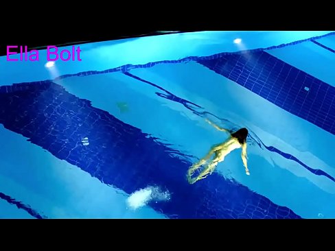 ❤️ Nu mă pot opri din privit, tânără blondă surprinsă înotând goală în piscina stațiunii ELLA BOLT at porn ro.javarchive.top ❤